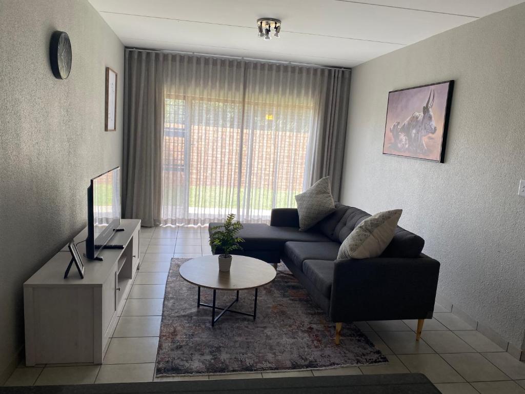 Yanaz Place