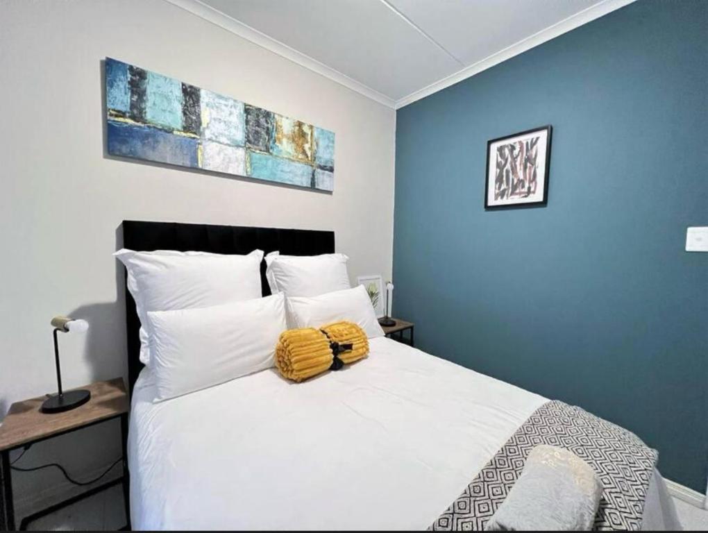 Condo in Midrand 93 on New