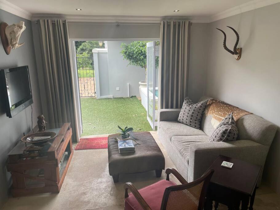 Contemporary & Spacious Courtyard Unit