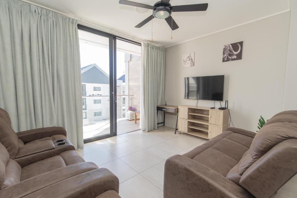 Contemporary Home At Bellamare
