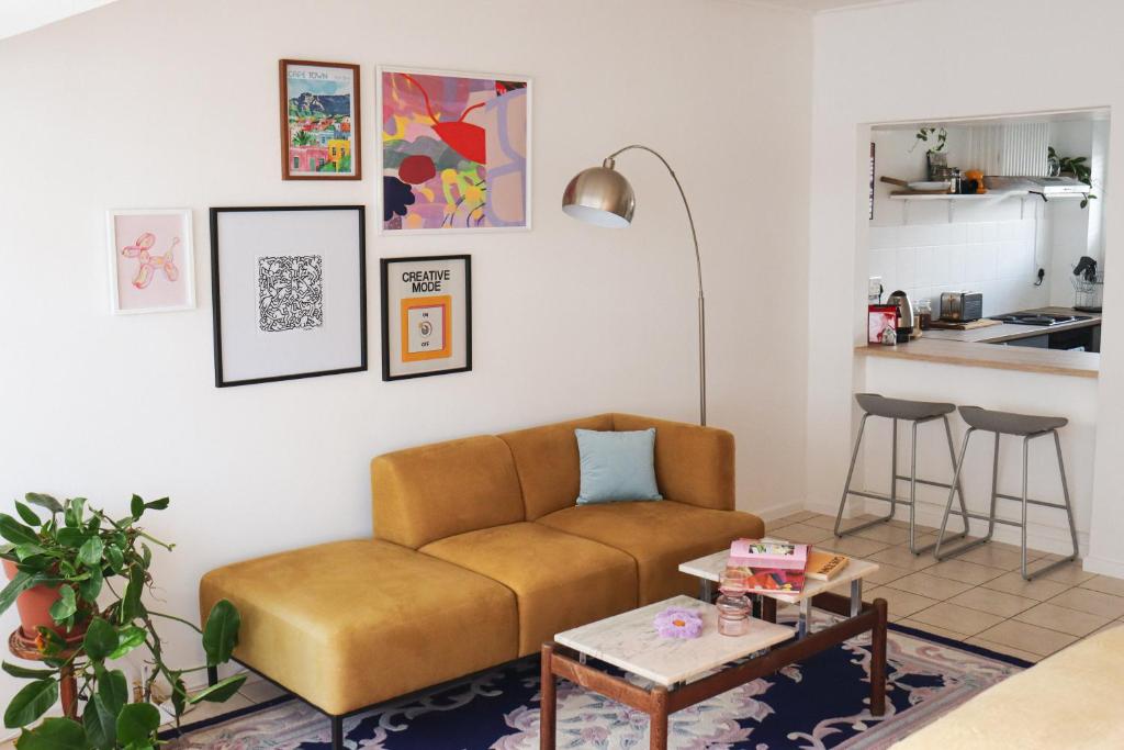 Cosy, Eclectic Studio in Three Anchor Bay