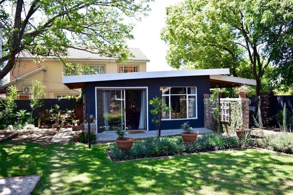 Cozy Garden Cottage with Solar Power