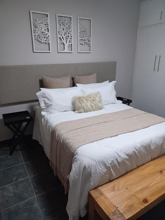 11 Debonair Self Catering Apartment
