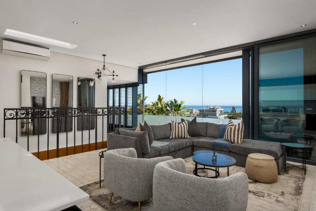Designer 2-Bed Villa - Ocean Views & Pool