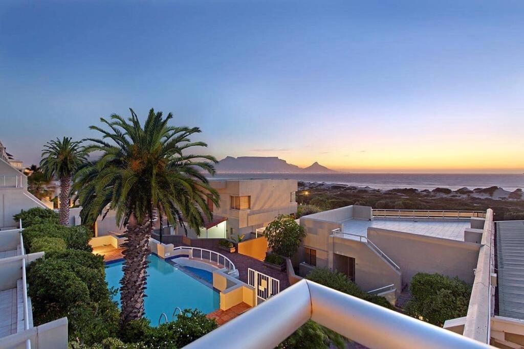 Dolphin Beach beachfront apartment, 3 bedroom-6 persons