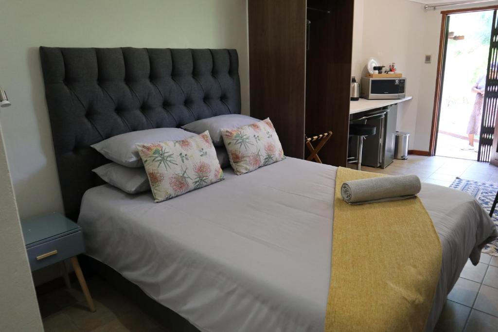 Dusky Sunbird Room