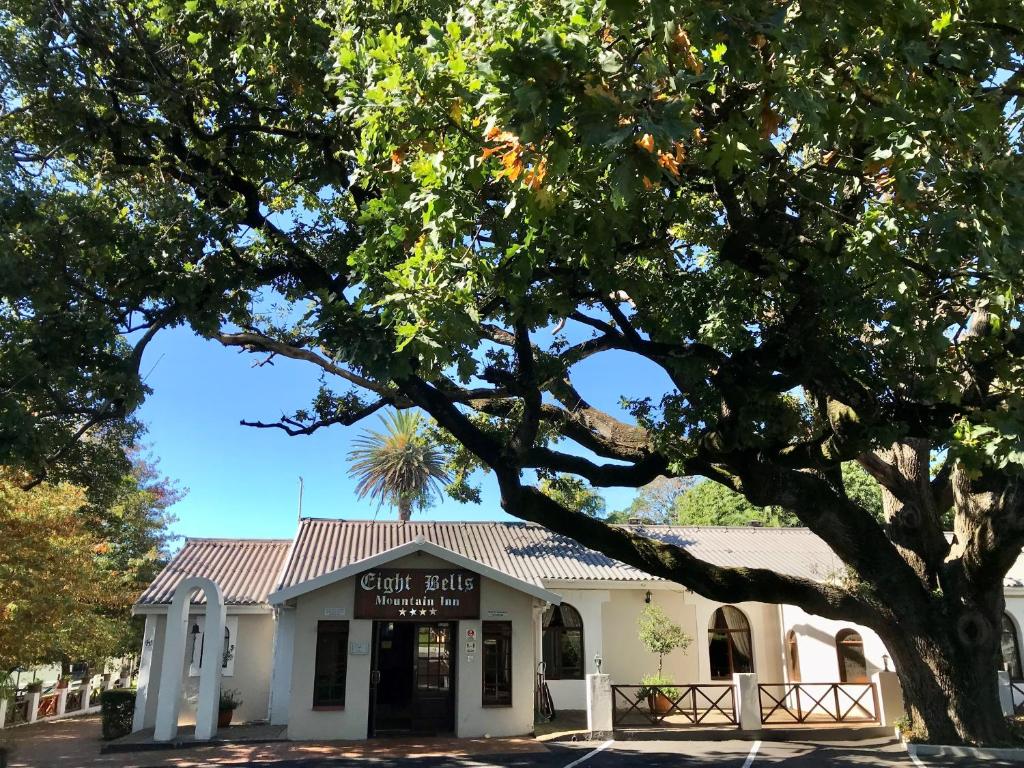 Eight Bells Mountain Inn