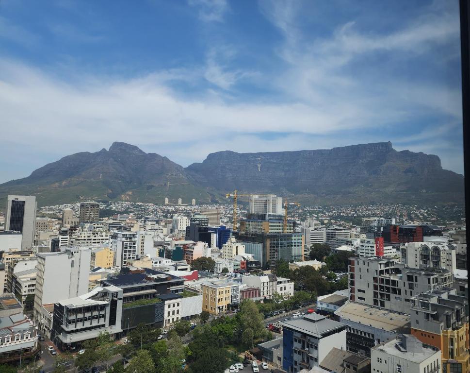 El Roi Coastal & Central Suites with Mountain Views
