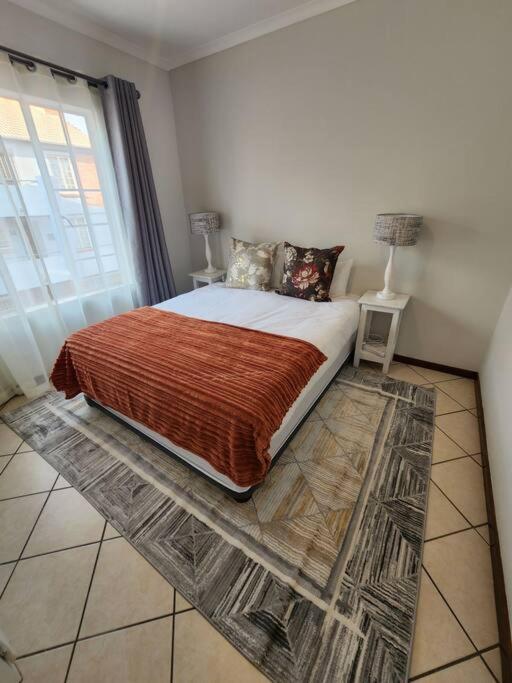 56 - Elegant 2 bed apartment next to Gautrain Centurion