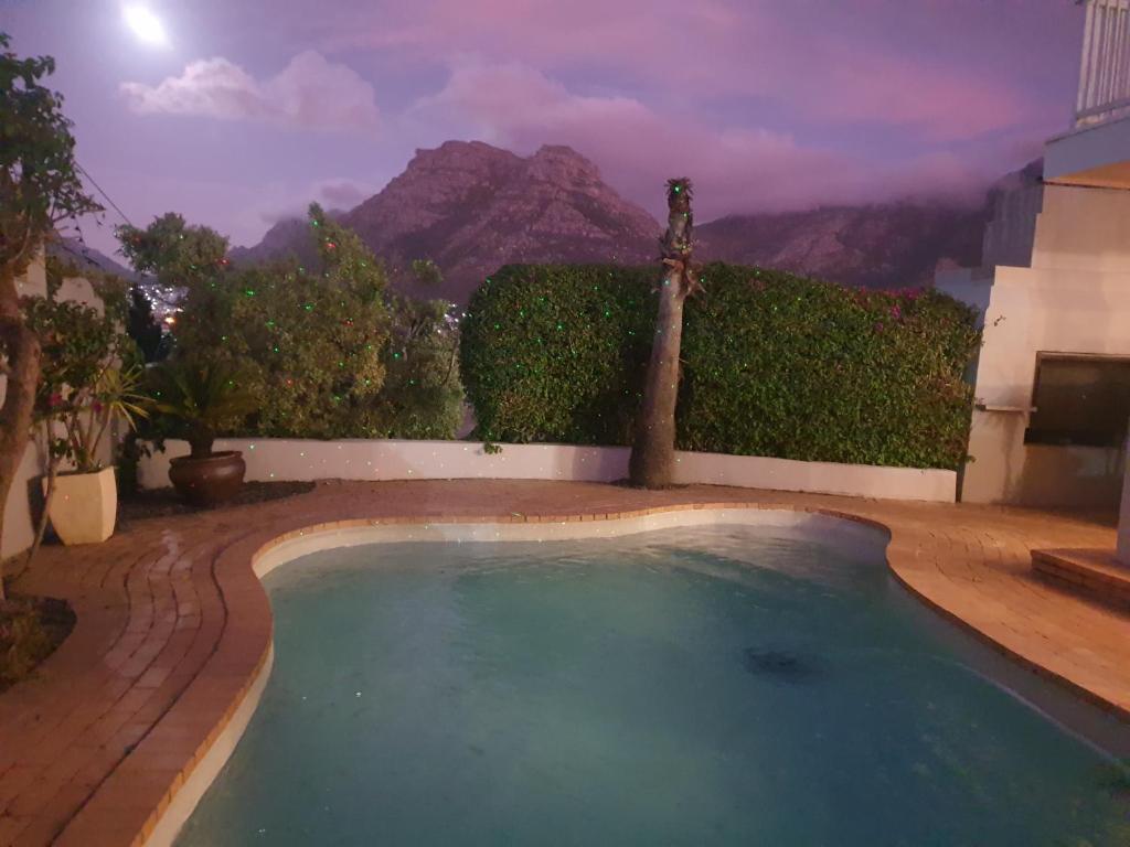 'Eye 2 SA' where 3 sides mountain meets the Atlantic - Hout Bay
