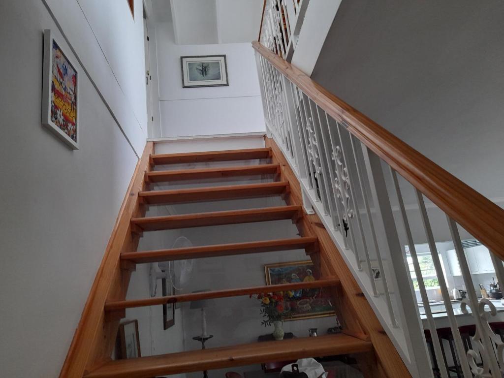 Onrus 4BR House Sleeps 7, Fireplace, Walk to Beach