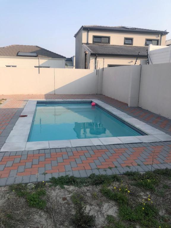Five bedrooms holiday home