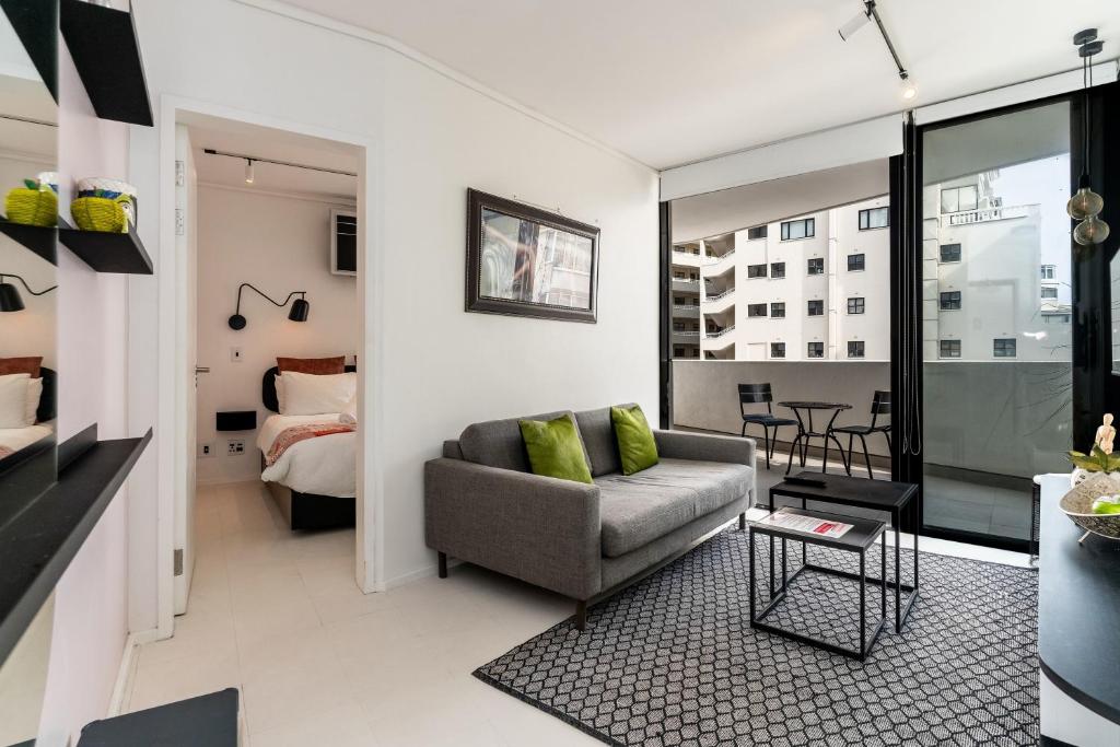 Flamingo 101 - One Bedroom Sea Point Apartment