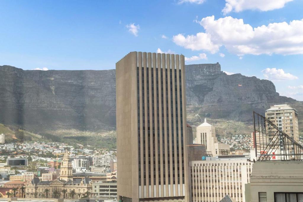 Foreshore Luxe Studio with Table Mountain View