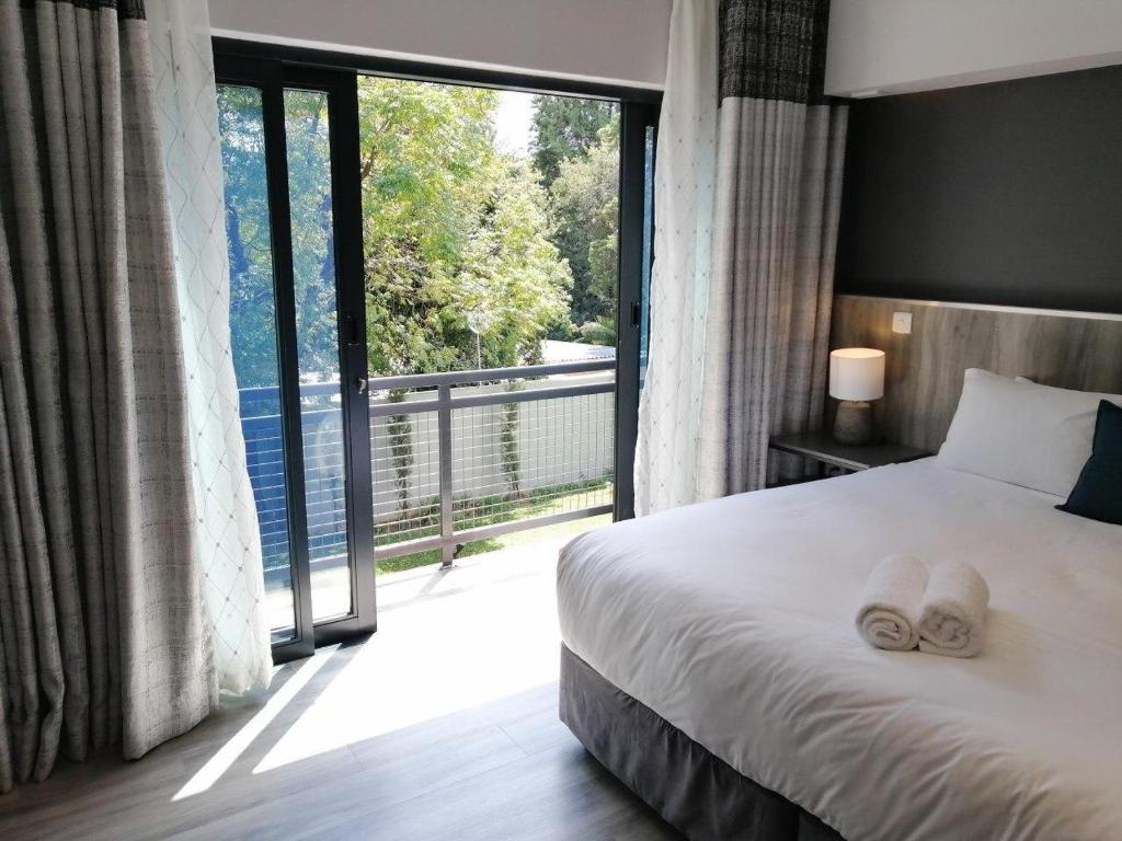 La Orchard Hotel