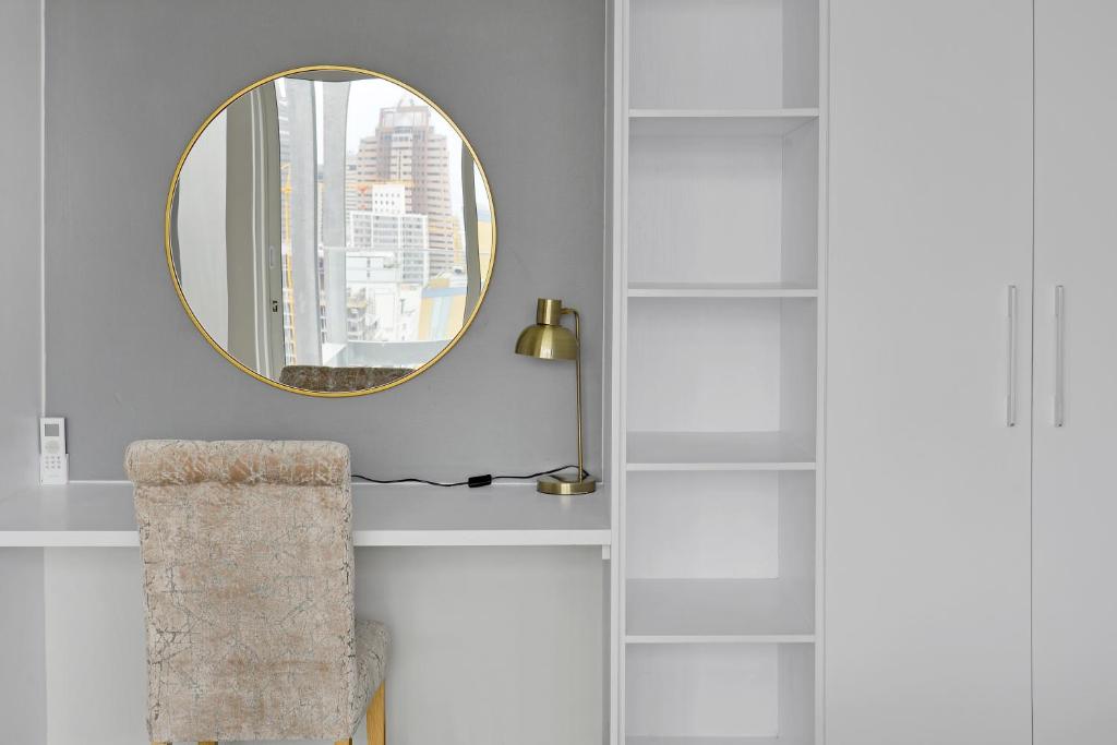 Gigi - Designer PH with 180° views of City, Moutain & Ocean