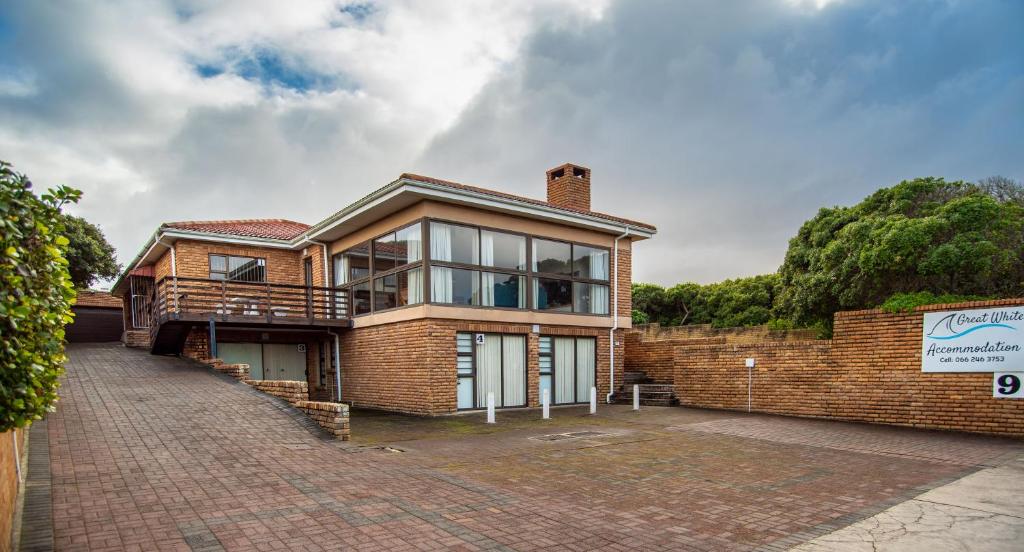 Great White Accommodation