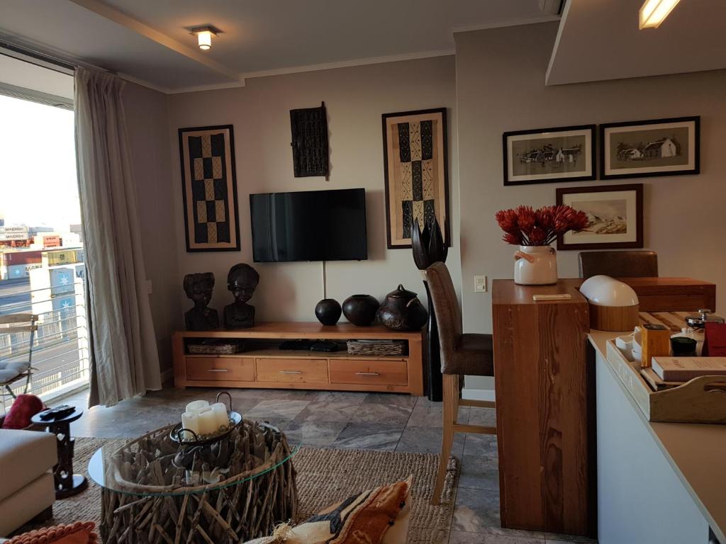 Harbour Bridge Suite 220