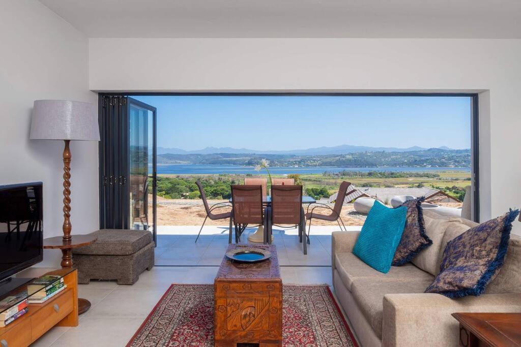Heron's View - lagoon views and solar power @Lake Brenton, Knysna
