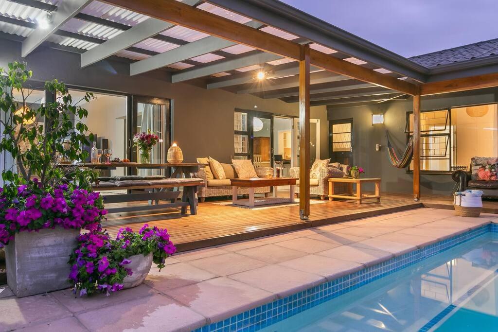 Hot Tub Haven - Back up electricity Plett