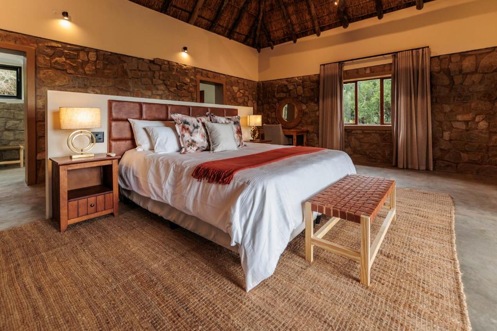 Induli Lodge - Amakhala Game Reserve