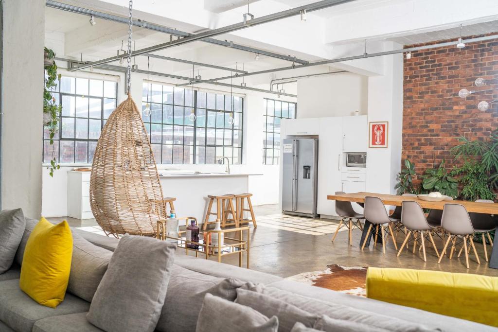 Urban Fox Penthouse by CURIOCITY