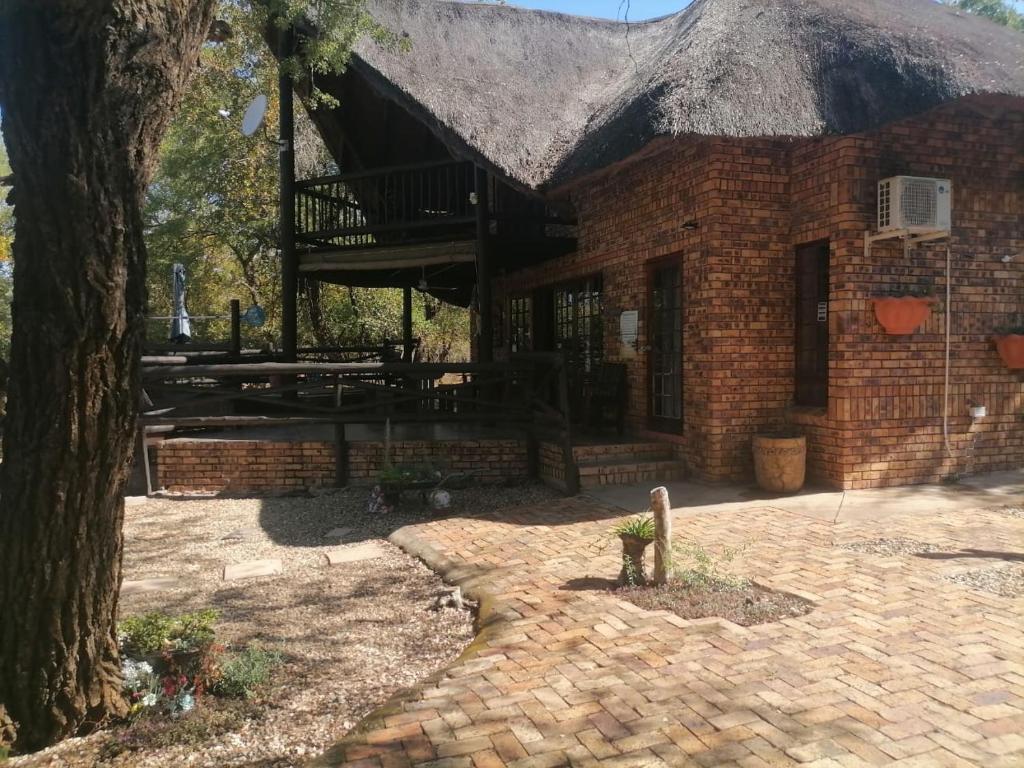 Inyathi Inn