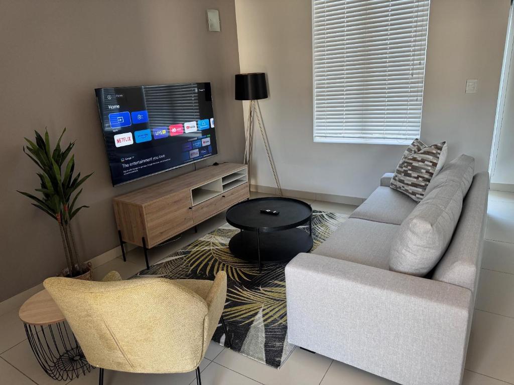 Beautifully furnished loft apartment in central Durbanville