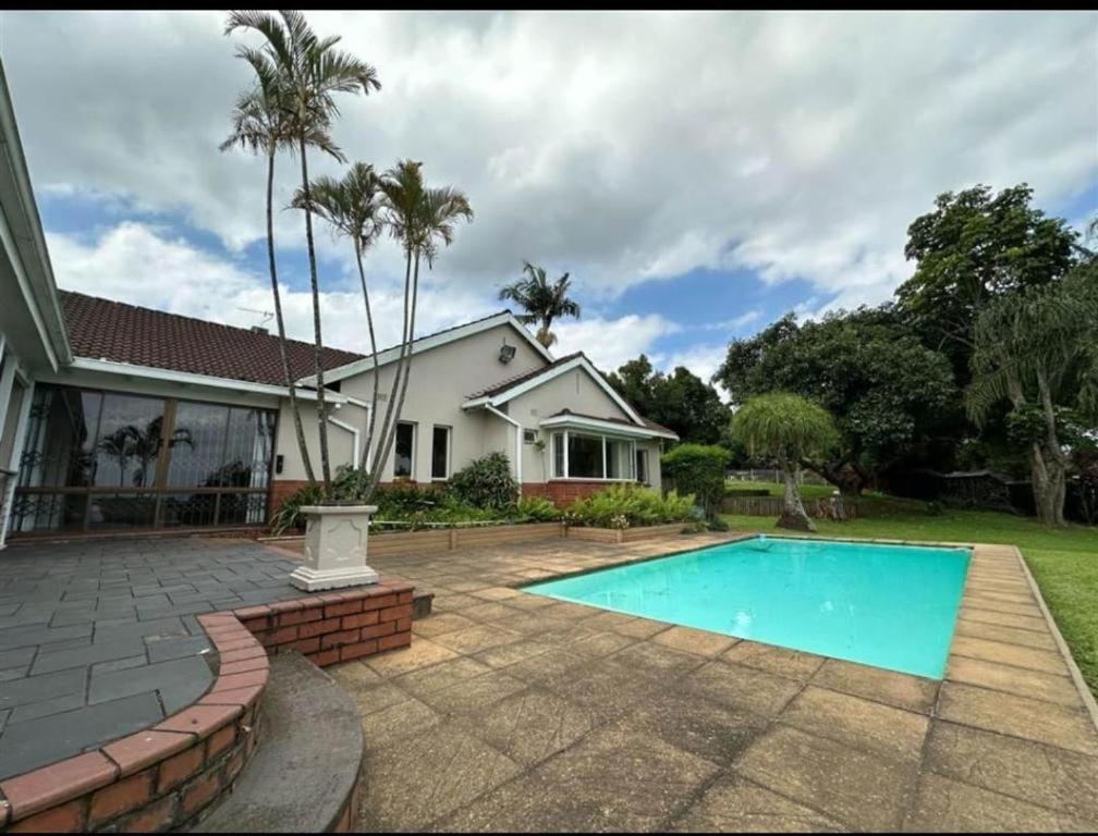 J & J Paradise Guest House