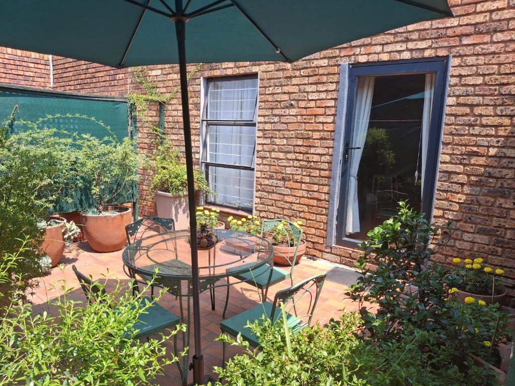 June Cottage - close to Sandton CBD