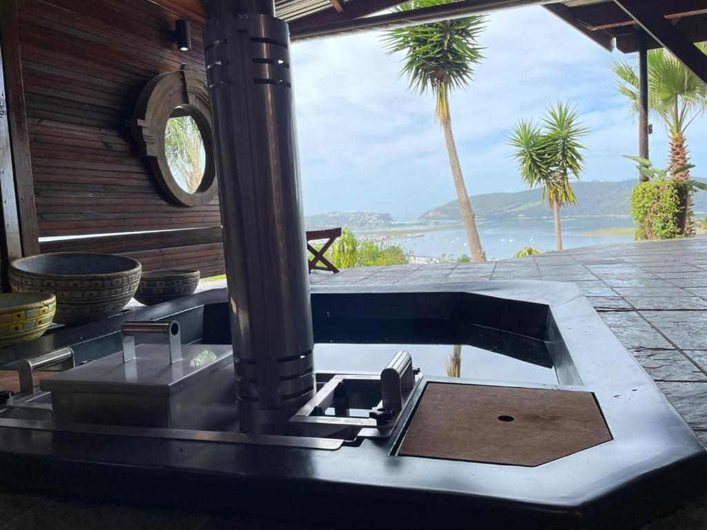 Knysna Lodge - Self Catering Unit with Woodfired Hot Tub