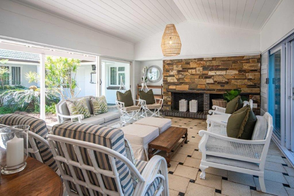 Kwa Thibi Cottage Sleeps 14-with inverter