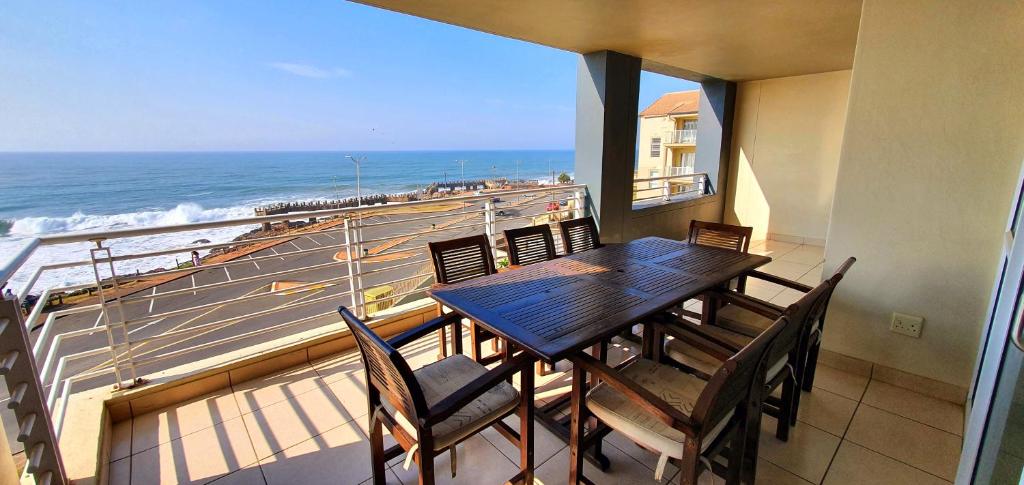 La Mer 8 - 6 Sleeper - Overlooking Margate Beach!