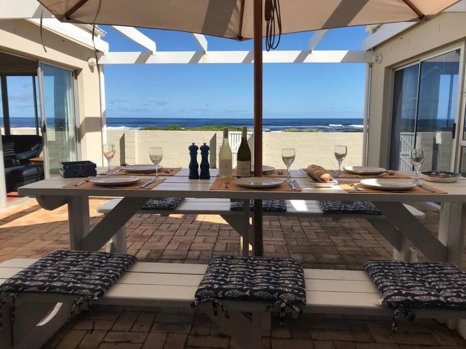 La Mer, a beautiful beachfront home in Sandbaai