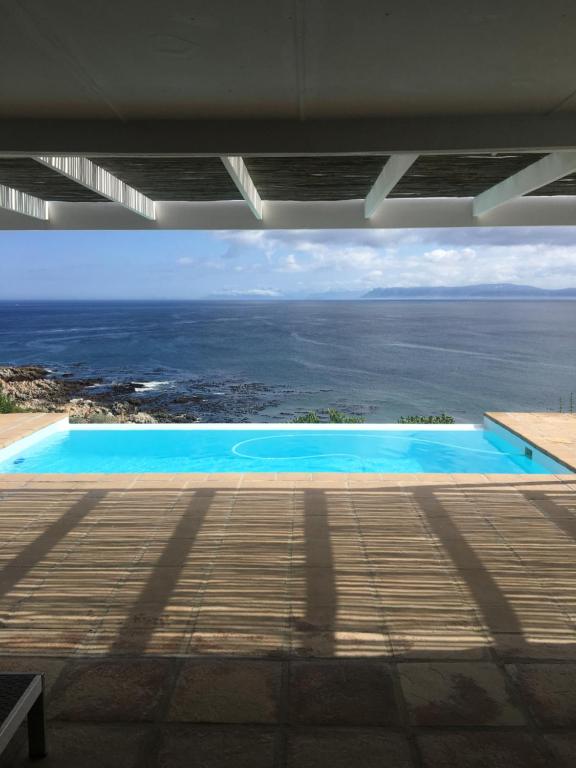 La Petite Baleine Oceanfront Luxury Villa