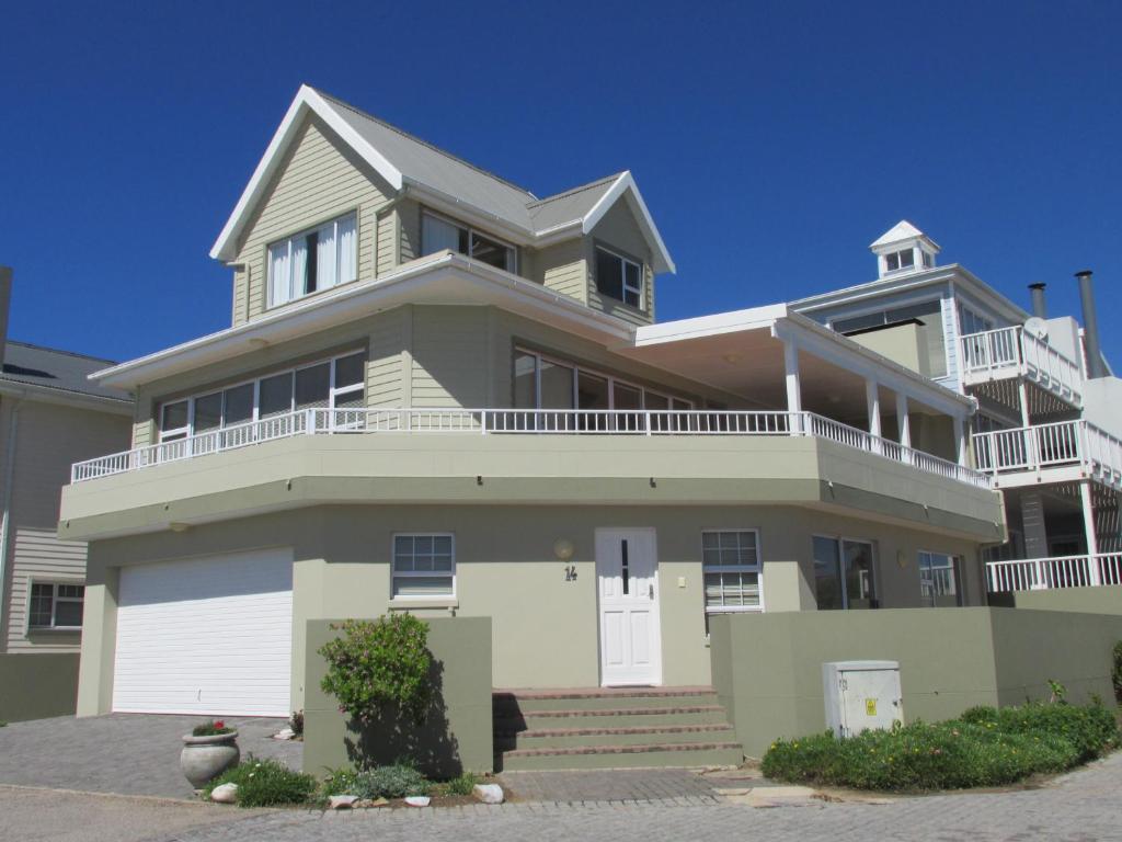 Point Village Accommodation - Laurie's House