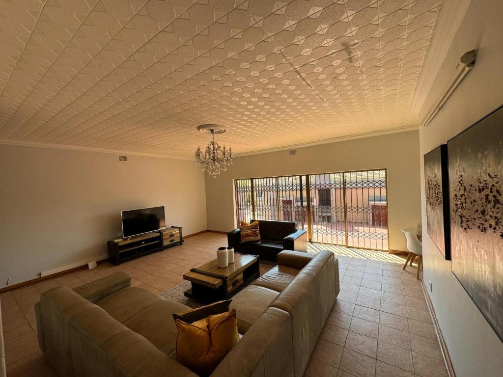 Leas Furnished Apartments Waterkloof