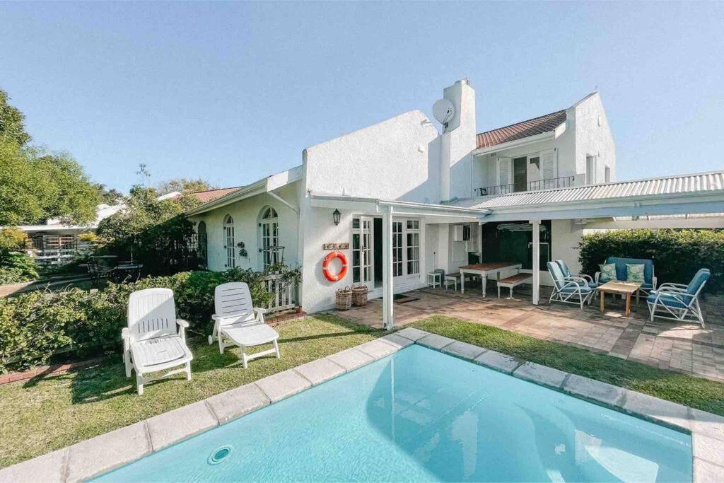 Leisure Isle Pool House