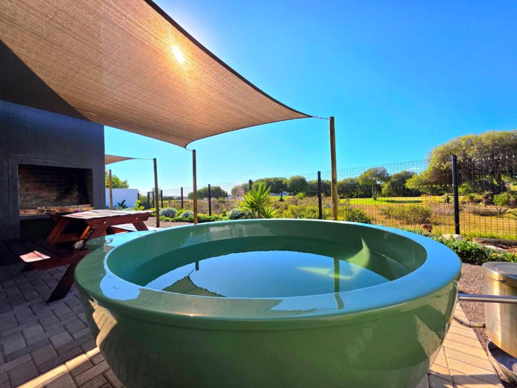Leisure on Sleigh Langebaan - Direct golf course access & HOT TUB