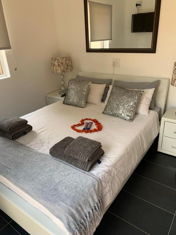 Lemon Tree Guest Cottage in Featherbrooke Estate