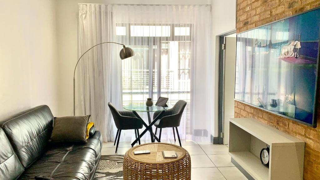 CALDESMO - Upmarket Apartment