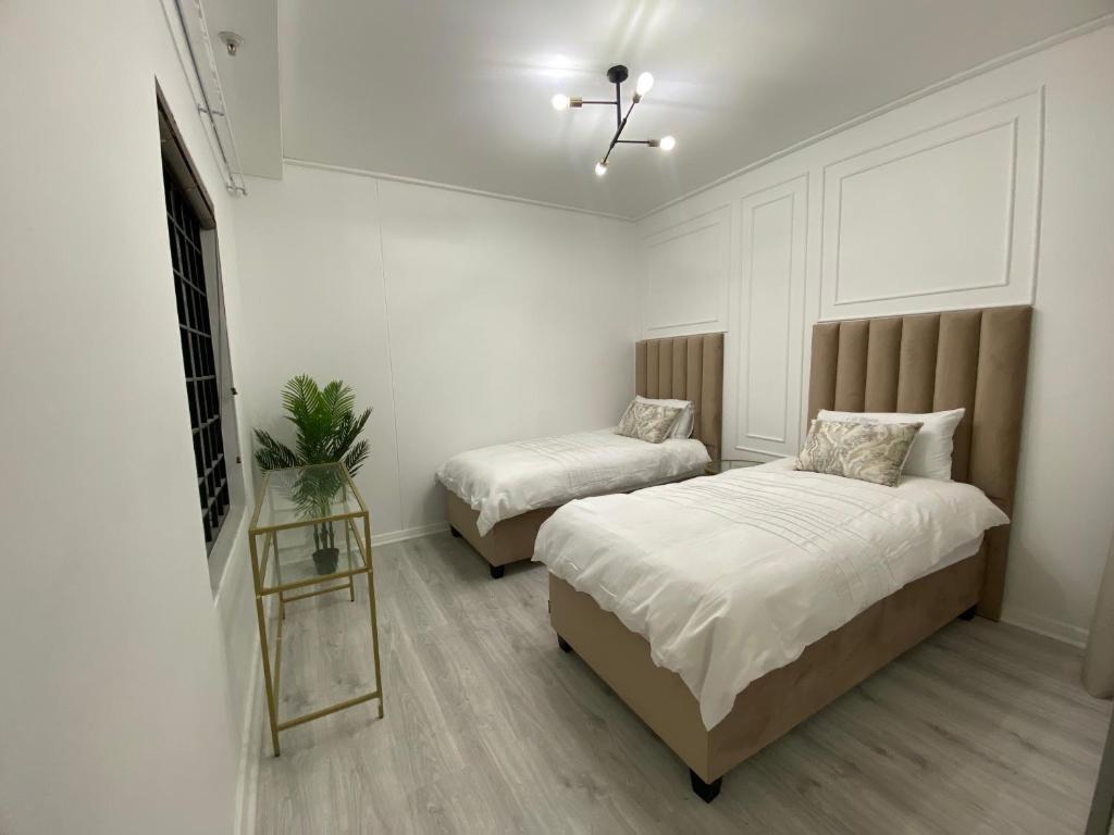 Luxe Living- Flatrock