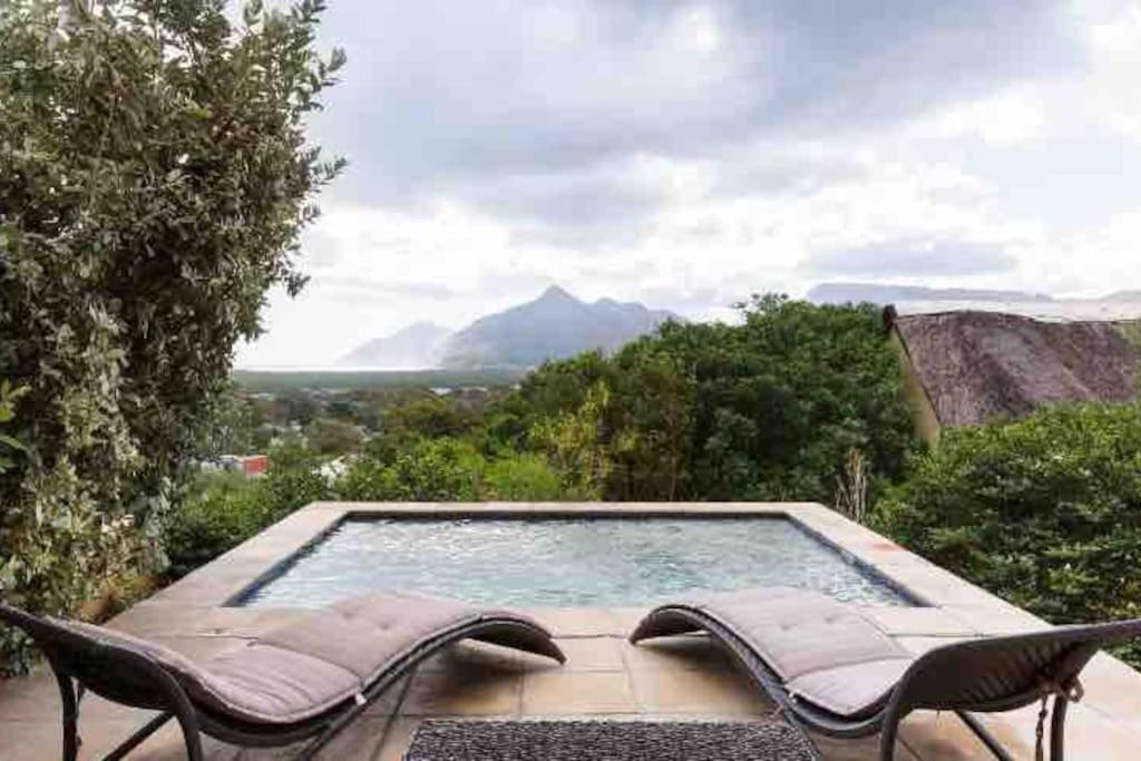Luxurious Peaceful Mountain Retreat-Heated Pool