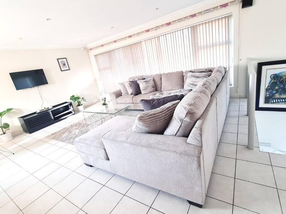 Luxurious Pvt Apartment , Pool, Jaccuzi & Aircons