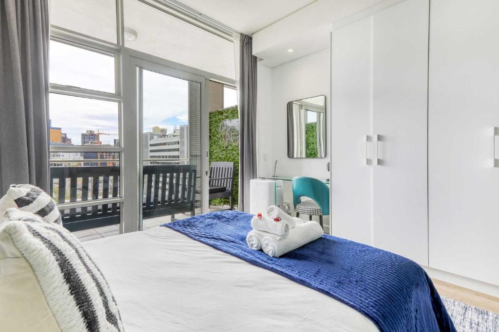Backup-Powered Luxury City Apartment