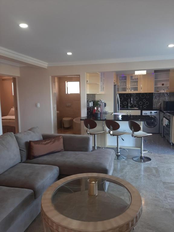 Luxury flat with magnificent views in Plattrkloof