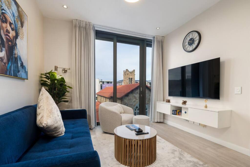 Luxury Getaway at 32 Napier