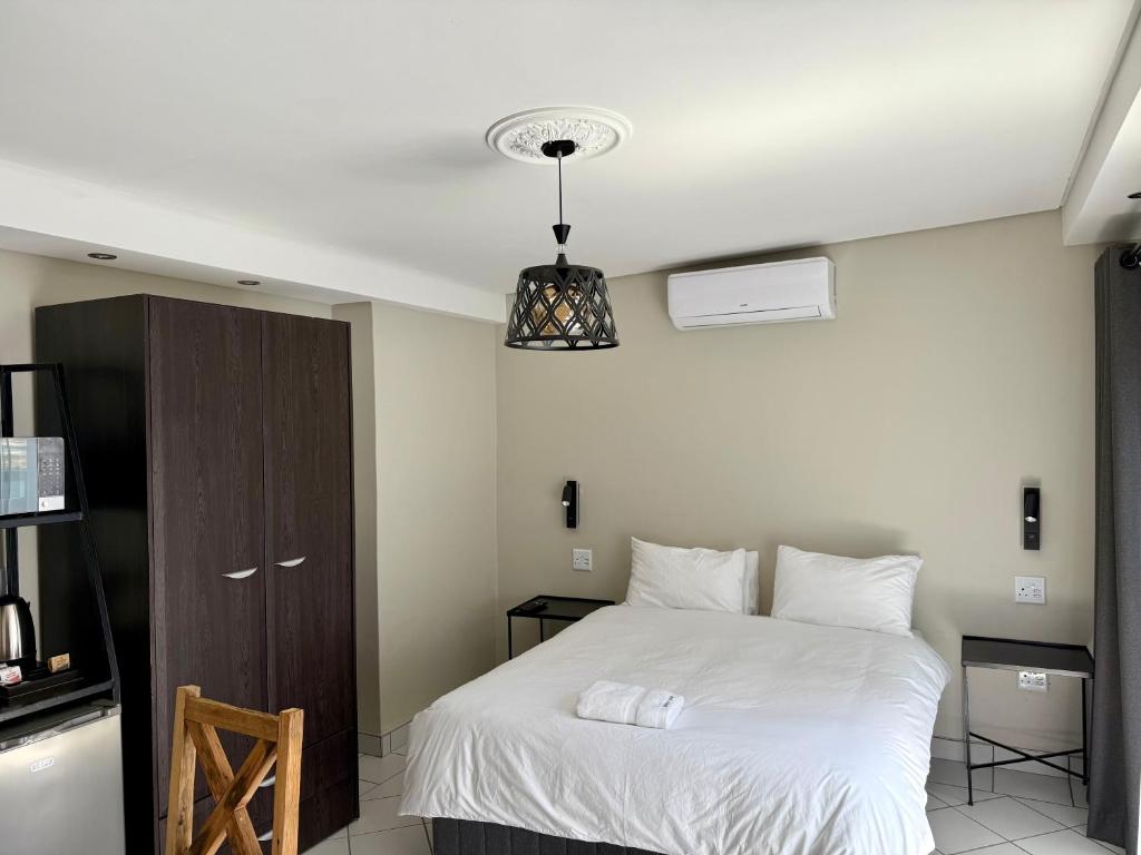 Luxury Heights Bed and Breakfast- Pool ready for use