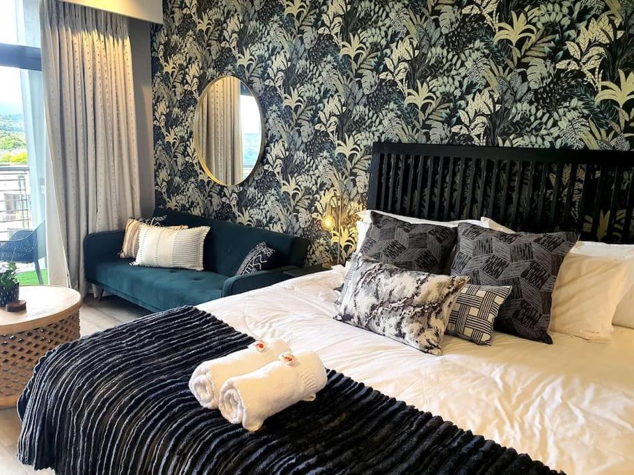 Luxury Menlyn Maine Apartment