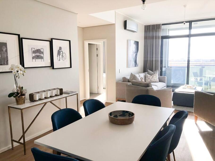 Axis-Luxury Two Bedroom with Ocean and Mountain views - 3